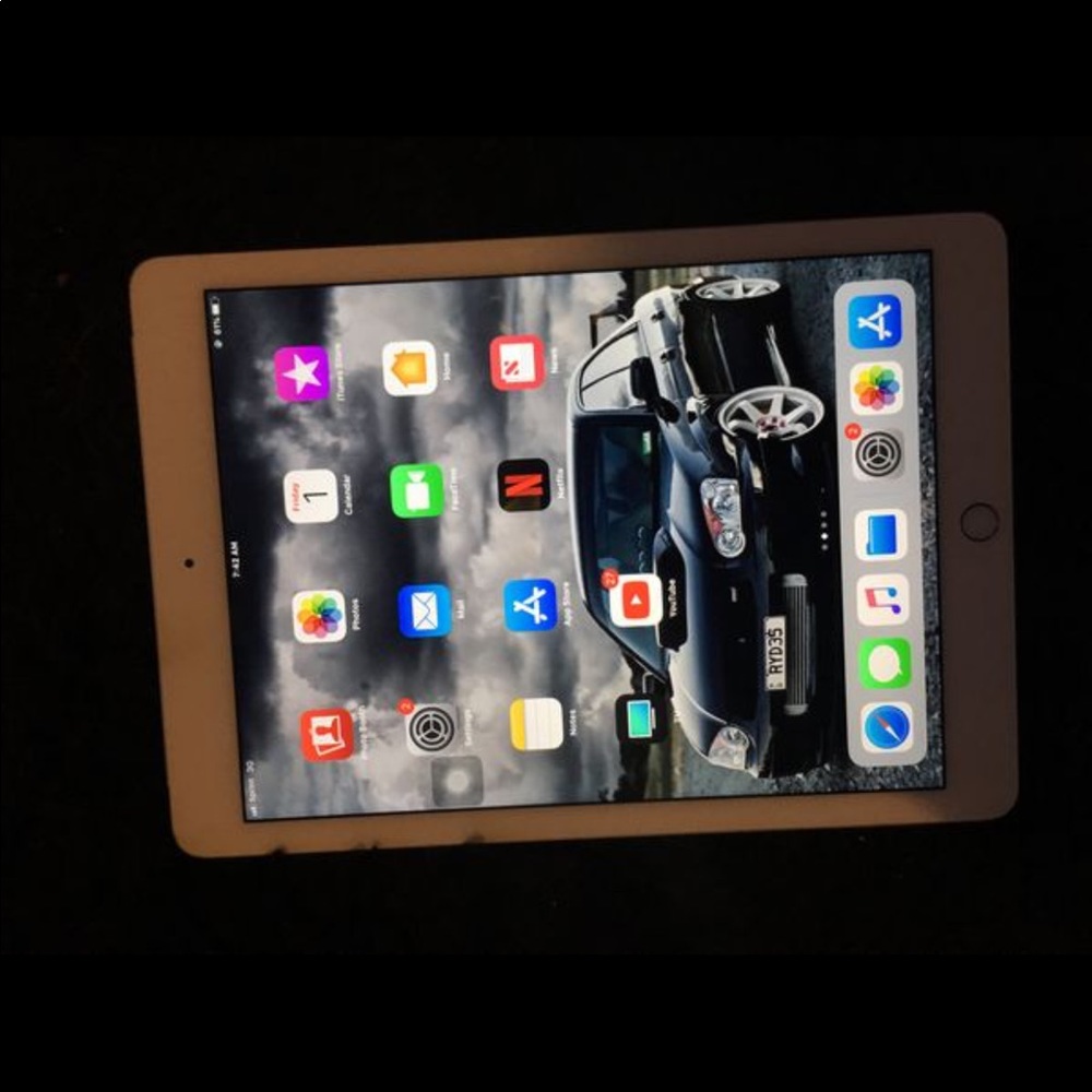 32 GB IPad Air 2.
